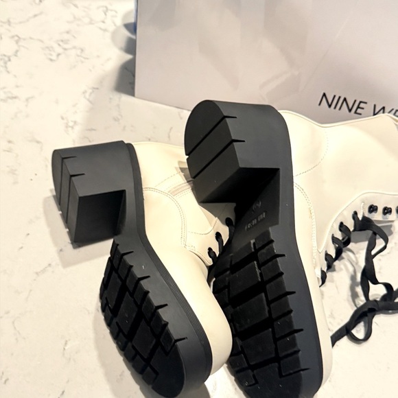 Nine West Juna3 Combat Boots Ivory Lace-Up Chunky Heel Ankle Boots| Size 9 shoes - Picture 13 of 13